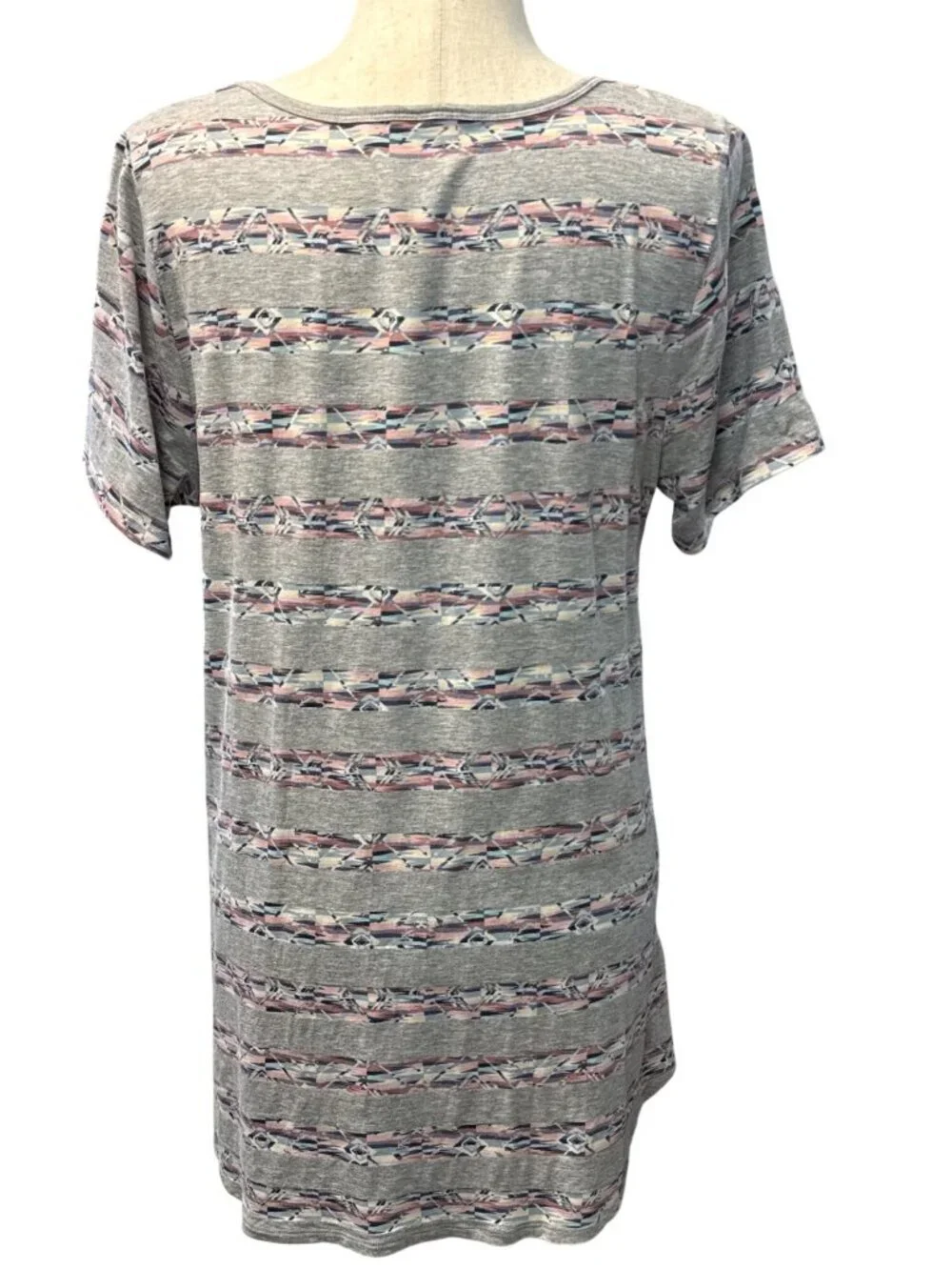 LuLaRoe Womens Scoopneck Tee Shirt~Size L~Grey Aztec Print Short Sleeve L16 08 - Picture 4 of 9
